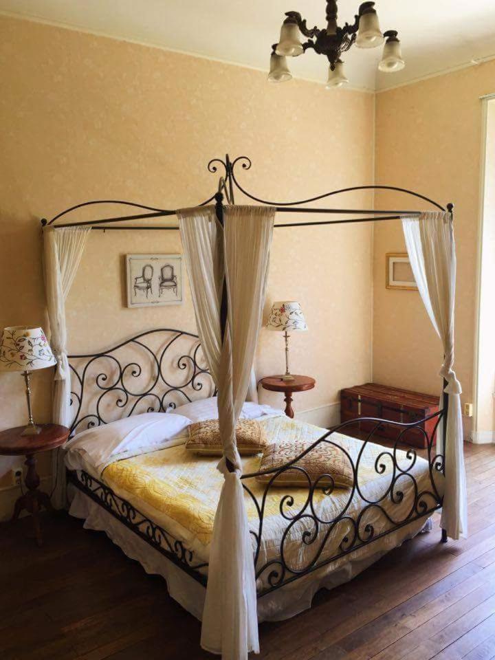 Chambres D'Hotes-Chateau Constant ベシーヌ・シュル・ガルトンプ 部屋 写真